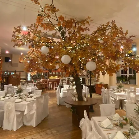 Digitales Event & Hochzeitshotel Zum Gruenen Baum Hotel 3*