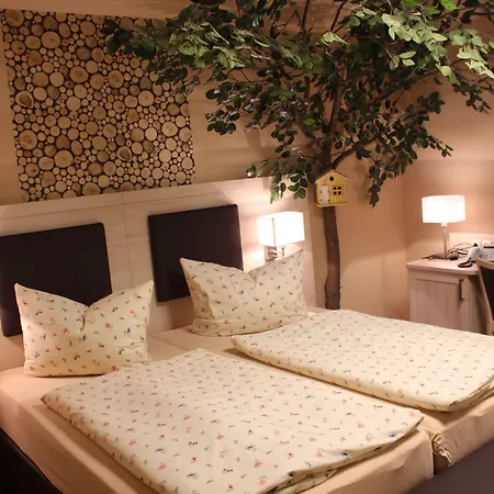 Digitales Event & Hochzeitshotel Zum Gruenen Baum Hotel 3*