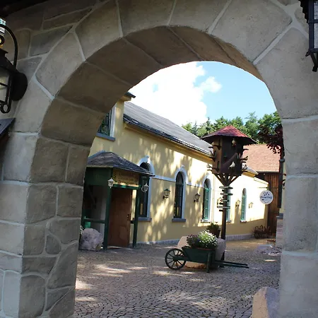 Digitales Event & Hochzeitshotel Zum Gruenen Baum מלון Taltitz