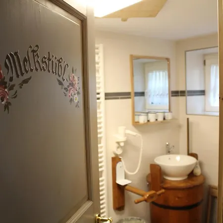 Digitales Event & Hochzeitshotel Zum Gruenen Baum מלון