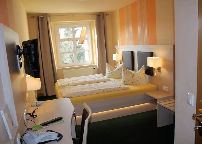 Digitales Event & Hochzeitshotel Zum Gruenen Baum فندق