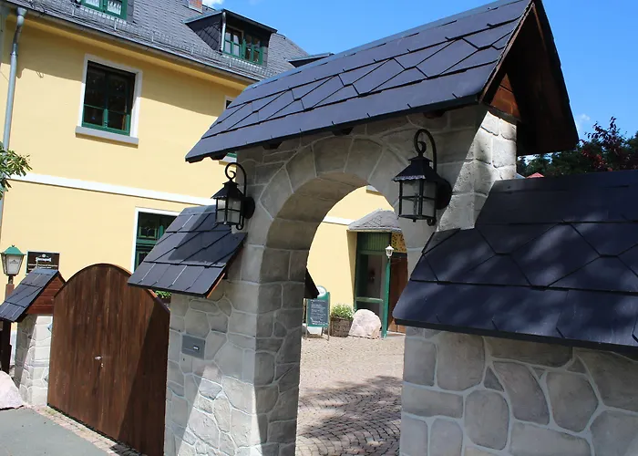 Digitales Event & Hochzeitshotel Zum Gruenen Baum فندق